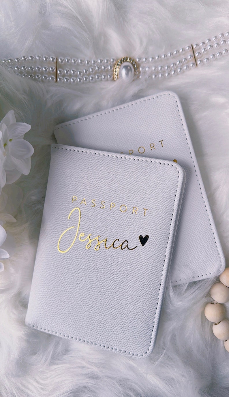 PATIKIL Passport Holder For Travel, Initial Passport Cover And Luggage Tag Set With Alphabet Chenille Letter Patch Travel Wallet Bag Suitcase Identifier For Women Family Travel Pink E