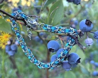 Lightweight customizable Byzantine chain-mail bracelets