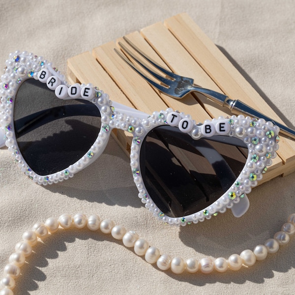 Lunettes de soleil personnalisées Bride To Be, lunettes de soleil de mariée, lunettes de soleil en perles, lunettes de soleil Bride Heart, douche nuptiale, lunettes de soleil Bachelorette