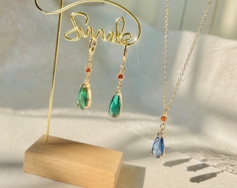 un set di orecchini urlanti con collana di cristallo, rispettosi dell'ambiente