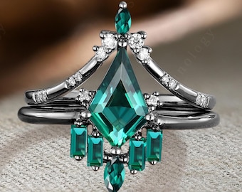 Unique Kite Shaped Emerald Engagement Ring Set 14K Black Gold Enhance Stacking Chevron Wedding Band Baguette Cut Bridal Promise Gift For Her