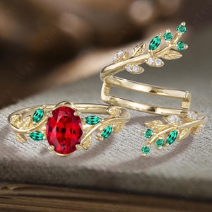 Vintage Oval Cut Ruby Engagement Ring Set Yellow Gold Cluster Emerald Twig Enhance Wedding Band Art Deco July Birthstone Bridal Promise Gift