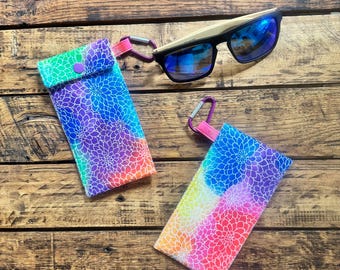 Estuche acolchado para gafas Rainbow Dahlias con clip de sujeción