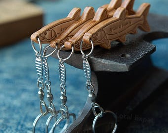 Llavero de pez de cuero personalizado: iniciales grabadas, llavero vintage único y personalizado.