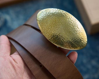 Cinturón de piel auténtica para hombre: Regalo personalizado con letra grabada, ideal para bodas y como accesorio de moda.