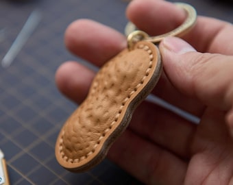 Llavero personalizado de piel de cacahuete: colgante para bolso hecho a mano, regalo para enamorados.