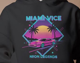 Könnte beinhalten: Schwarzer Kapuzenpullover mit einem Retro-Grafikdesign eines pinkfarbenen Autos, Palmen und einem Sonnenuntergang. Der Text "MIAMI VICE" und "NEON LEGENDS" ist in Neon gehalten. Der Hoodie hat eine Kängurutasche.