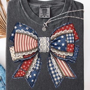 Nœud patchwork patriotique PNG, style courtepointe Americana, conception de chemise 4 juillet (téléchargement numérique)