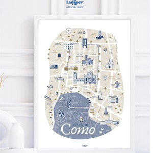 Peut inclure: Une affiche encadrée de la ville de Côme, en Italie, dans un cadre blanc. La carte présente une illustration détaillée de la disposition de la ville, avec des monuments et des rues. La carte est dans des tons de bleu, beige et or.
