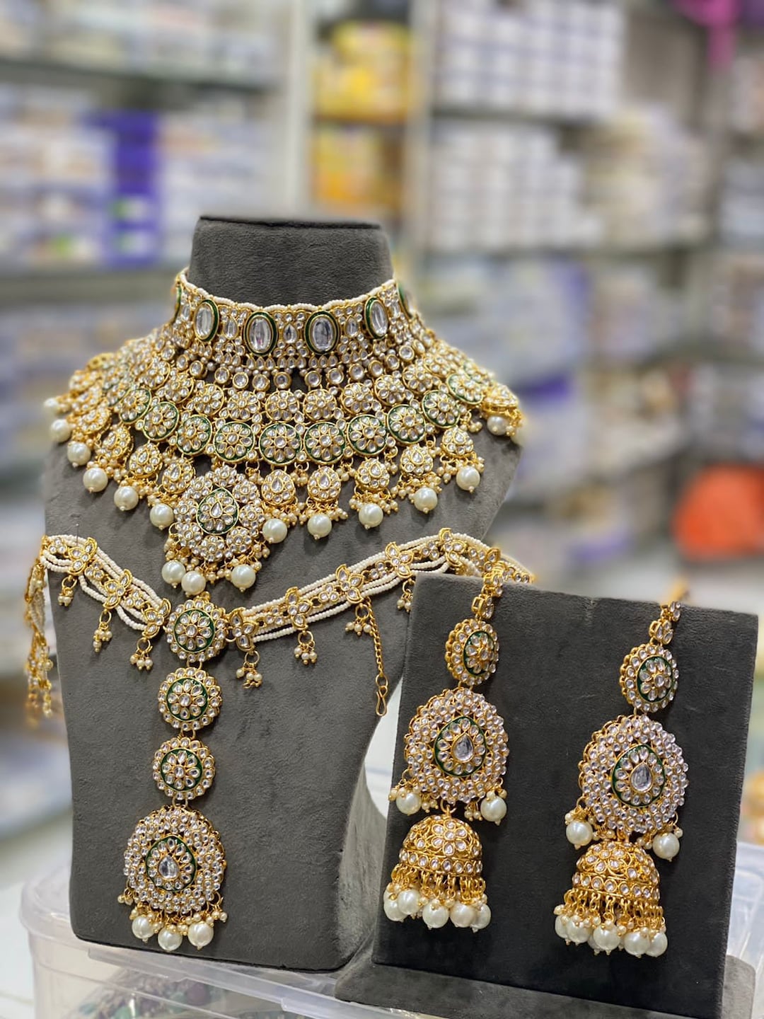 Regal Kundan & Pearl Bridal Jewelry Set main image 0