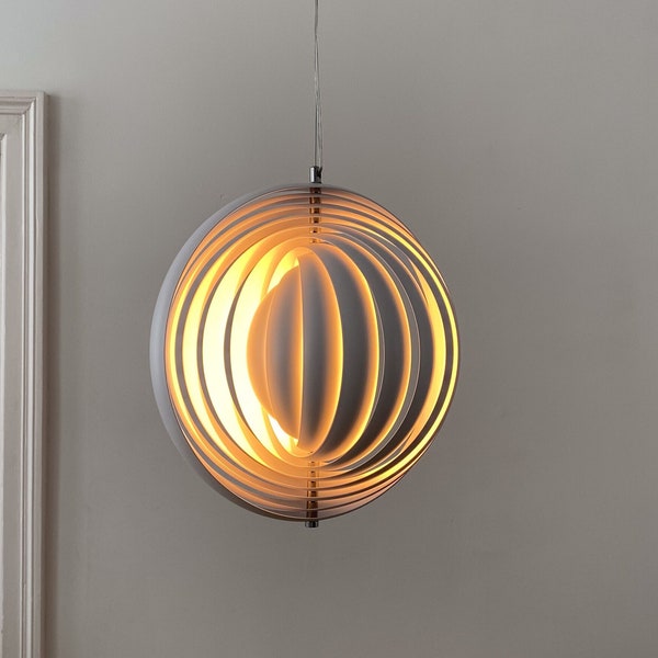 Tavolo da pranzo con lampada a sospensione | Lampada Sputnik | Design di metà secolo | Lampada a sospensione bianca | Plafoniera dal design spaziale