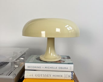 Mushroom Lampe in off-white | 60s Designer Nachttisch Lampe | Tischlampe als Geschenk für Einweihung