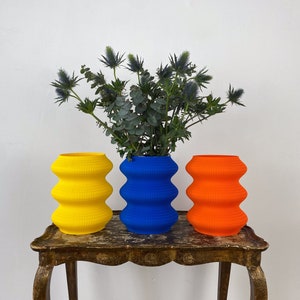 Blauwe designvaas Grote bloemenvaas van gerecycled plastic Moderne glazen vaas voor bloemen Inwijdingsfeest cadeau afbeelding 7