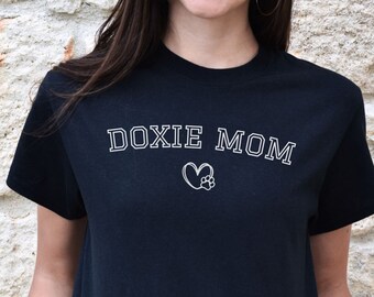 Doxie Mom Shirt, Dachshund Dog Mama tshirt, Weiner Dog Lover Tee, Wiener Gift for Dog Mom, Weenie Dog Dad gift to Dog Mom, 2025 Mothers Day