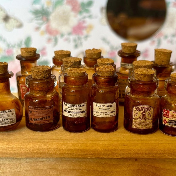 Flacons médicaux miniatures vintage à l'échelle 1/12