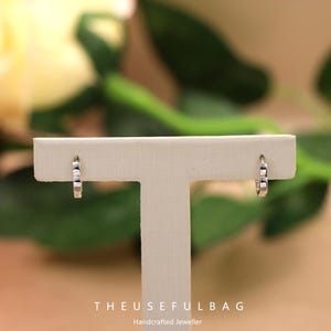 925 Sterling Silver Floral Hoop Earrings - Timeless Bloom Circle Design for Everyday Elegance