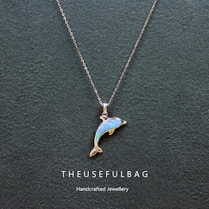 ブルーオパールスターリングシルバードルフィンネックレス、女性用キュートネックレス、シーロードオパールペンダント、ドルフィンペンダント