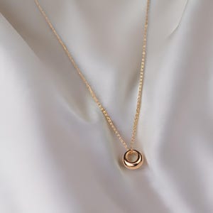 Sterling Silver Elegant French-Inspired Minimalist Abstract Circle Curve Pendant, mother&#39;s day gifts, Gift For Mom