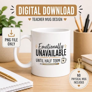 Op de afbeelding: Witte keramische mok met de tekst "Emotionally Unavailable Until Half Term" in zwart en geel. Het mokontwerp bevat een potlood en een koffiekopje. De afbeelding bevat ook de tekst "Digitale Download" en "Teacher Mug Design".