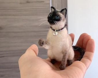 Custom Felted Cat Portrait, Miniature Wool Figurine, Festive Gift
