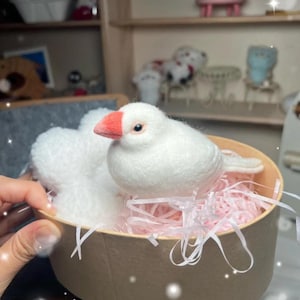 Needle Felted Pet, Felt Parrot, Parrot Enthusiast Gift, Felt Animal Sculpture, Parrot Ornament, Felt Parrot Deco, Animal Lover&#39;s Gift