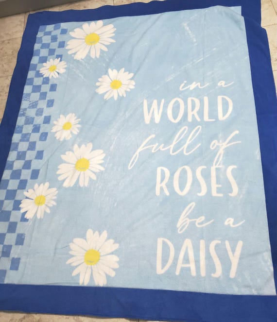 Inspiration spring time daisy doyble layered fleece throw blanket