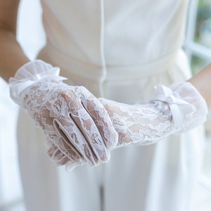 Wedding Gloves With Lace, Tulle Gloves Bridal, Tulle Wedding Gloves, Wedding Gloves With Bow, Wedding Gloves for Bride, Gloves With Pearl