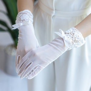 Elastic Tulle Gloves, Pearl Decoration on Fabric Bow Opera Gloves, Floral Patterned Tulle Bridal Gloves With Satin Fabric Bow Embellishment