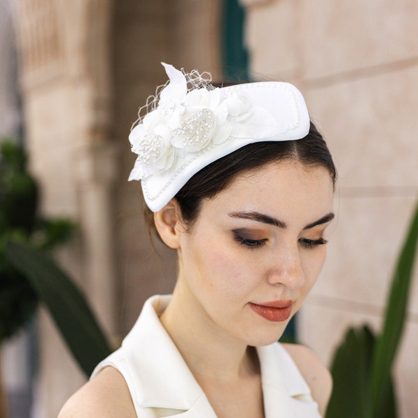 Floral Birdcage Veil Bridal Hat, Elegant Headpiece for Brides, Wedding Birdcage Veil, Party Hat, Chic Wedding Hat, Bride-to-Be Headpiece