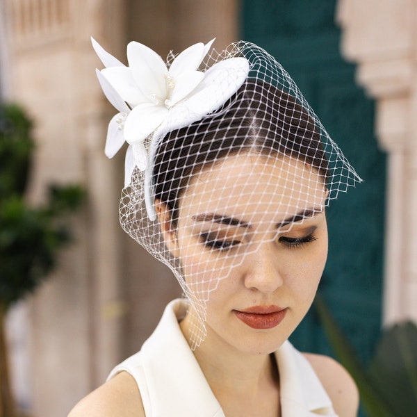 Chapeau de mariée floral en tulle, casque en voile pour les mariées, chapeau de mariée avec voile, chapeau de mariage chic, ornement de cheveux de mariage, voile de cage à oiseaux de mariage