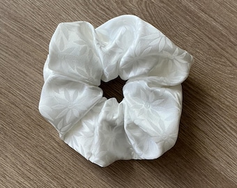 Witte jacquard haarelastiek