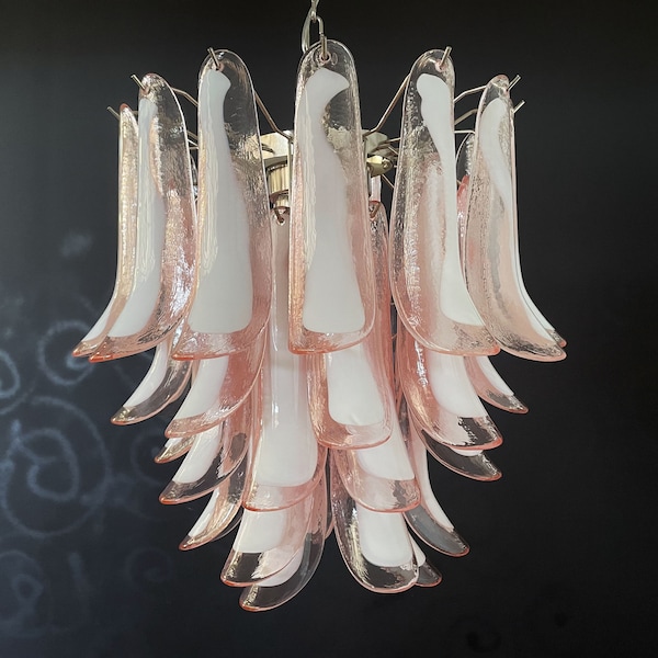 Italian vintage Murano chandelier - Mazzega - 41 pink lattimo glass petals
