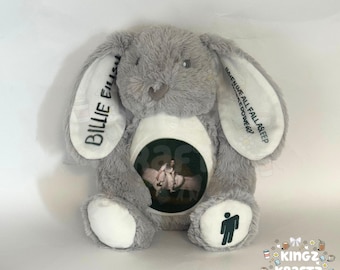Conejo inspirado en Billie / Peluche gris personalizado “WWAFAWDWG”