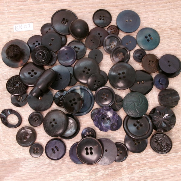 lot boutons vintage noir et noir bleuté 4 , 2 et 1 trous ( Réf BN01 )