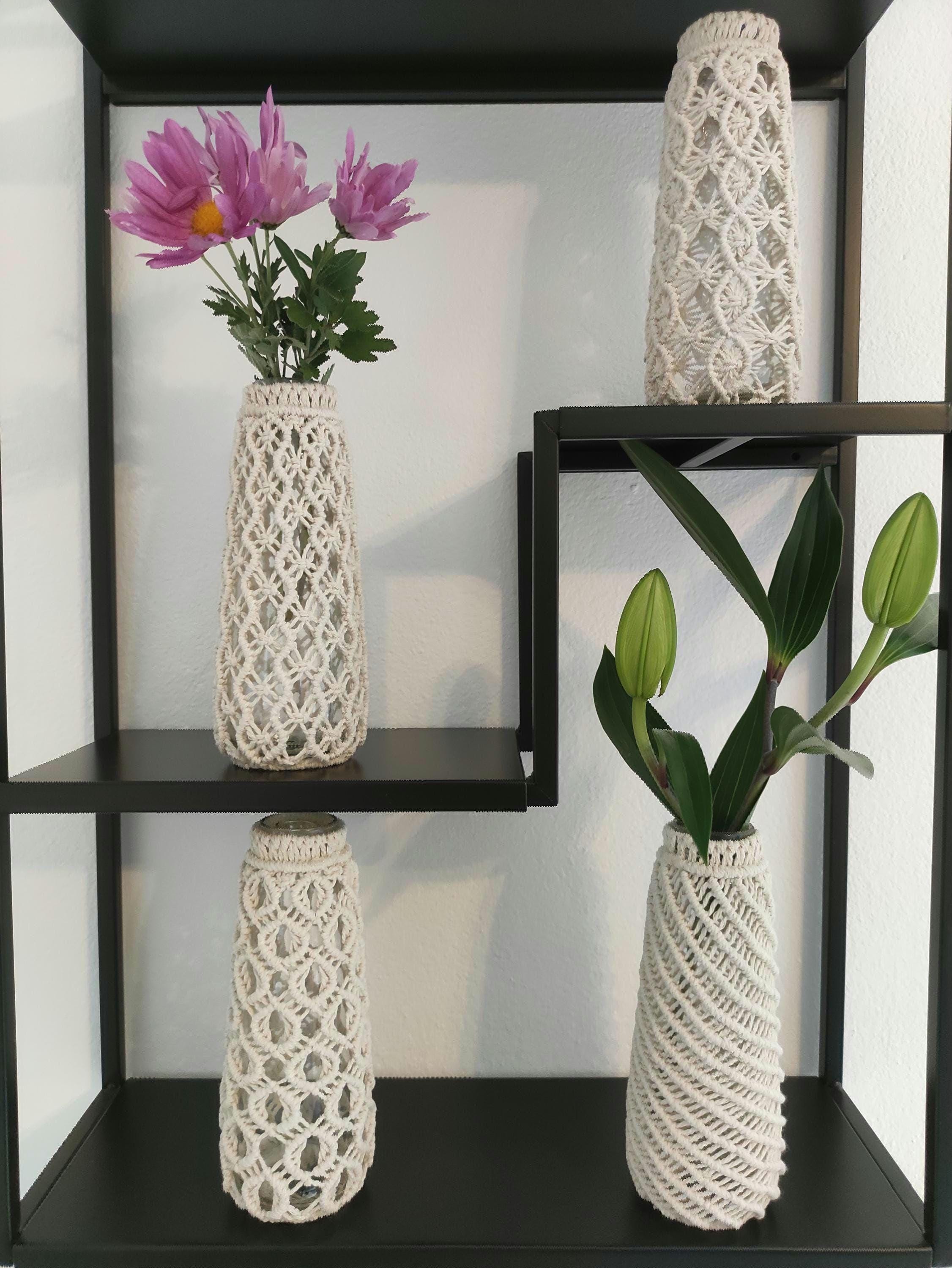 Kleine Makramee Vasen mit naturfarbenem Garn/ Mini - Vasen/ Blumen/Strauß/Dekoration