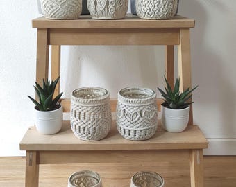 Atmospheric macrame lanterns/tealight holders in many variations with natural-colored yarn