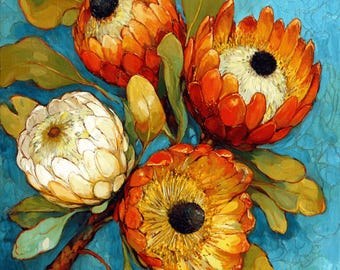 Puede incluir: Pintura al óleo de flores de protea en tonos naranja, amarillo y blanco, con centros negros y hojas verdes. Las flores se colocan sobre un fondo azul turquesa texturizado. La obra de arte representa un primer plano de las flores.