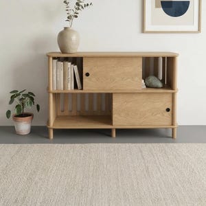Japandi mediaconsole in eikenhouten look, schuifdeurdressoir, moderne kast uit het midden van de eeuw