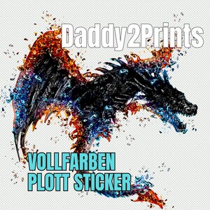 Könnte beinhalten: Ein schwarzer Drache mit blauen und orangen Flammen, mit dem Text "Daddy2Prints" und "VOLLFARBEN PLOTTER STICKER" in Weiß und Blau.