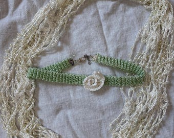 Gargantilla de conchas de crochet