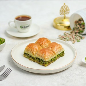 Turkish Square Baklava from Gaziantep , Handmade Turkish Baklava , Baklava Gift Box , Daily and Freshly , Traditional Turkish Desserts
