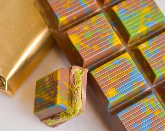 Dubai Pistachio Chocolate Bar with Plenty of Kadayif and 70% Pistachio Paste, Chocolate Kunafeh, Dubai Chocolate Bar, 200 gram (7.05 Oz),