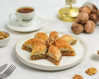 Turkish Walnut Baklava  from Gaziantep, Handmade Walnut Baklava, Baklava Gift Box, Turkish Desserts,  Traditional Classic Walnut Baklava