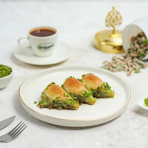 Original Sobiyet Baklava , Handmade Turkish Baklava with Cream Pistachio, Baklava Gift Box, Daily and Freshly, Traditional Turkish Desserts
