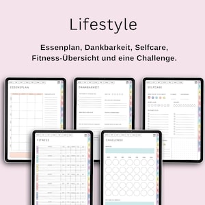 Pu&ograve; includere: Cinque pagine di planner digitale con schede colorate. Le pagine sono intitolate "Essensplan", "Dankbarkeit", "Selfcare", "Fitness" e "Challenge".