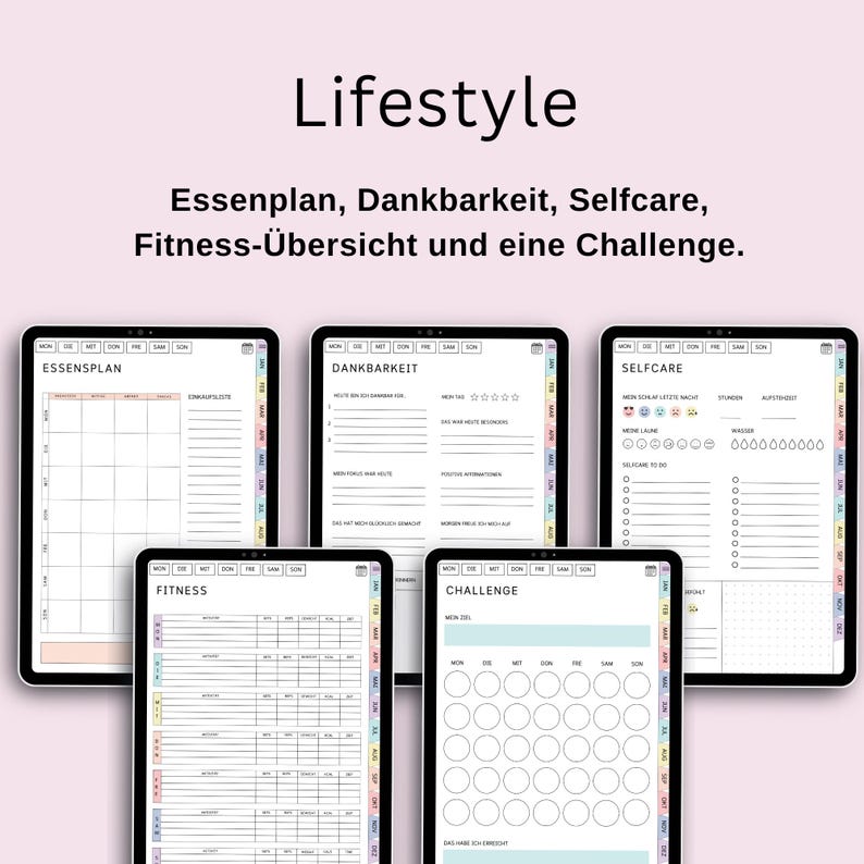 Pu&ograve; includere: Cinque pagine di planner digitale con schede colorate. Le pagine sono intitolate "Essensplan", "Dankbarkeit", "Selfcare", "Fitness" e "Challenge".