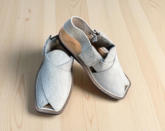 Handgefertigte Wildleder Leder Peschawori Chappal: Klassische Kaptan Sandale