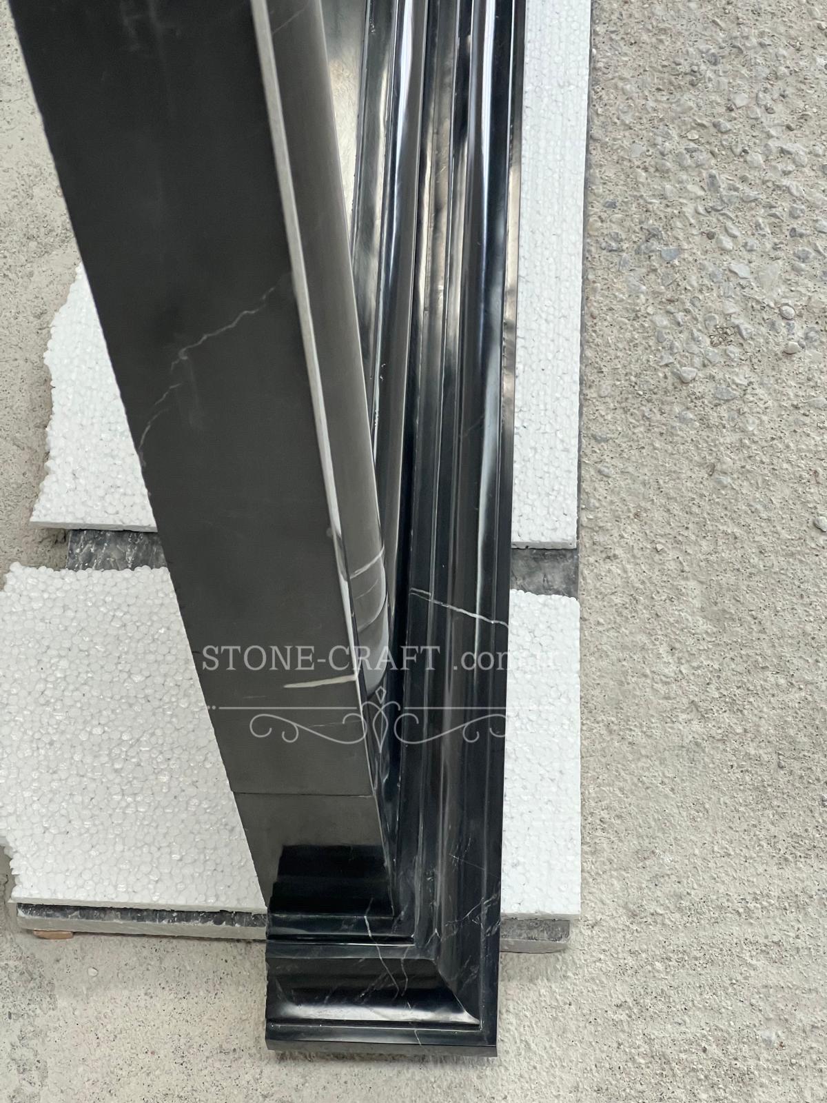 黒大理石の暖炉サラウンド：磨き上げられたモダンなマントルピース、36