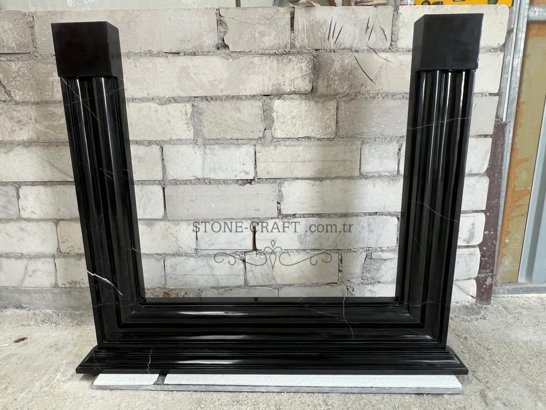 黒大理石の暖炉サラウンド：磨き上げられたモダンなマントルピース、36