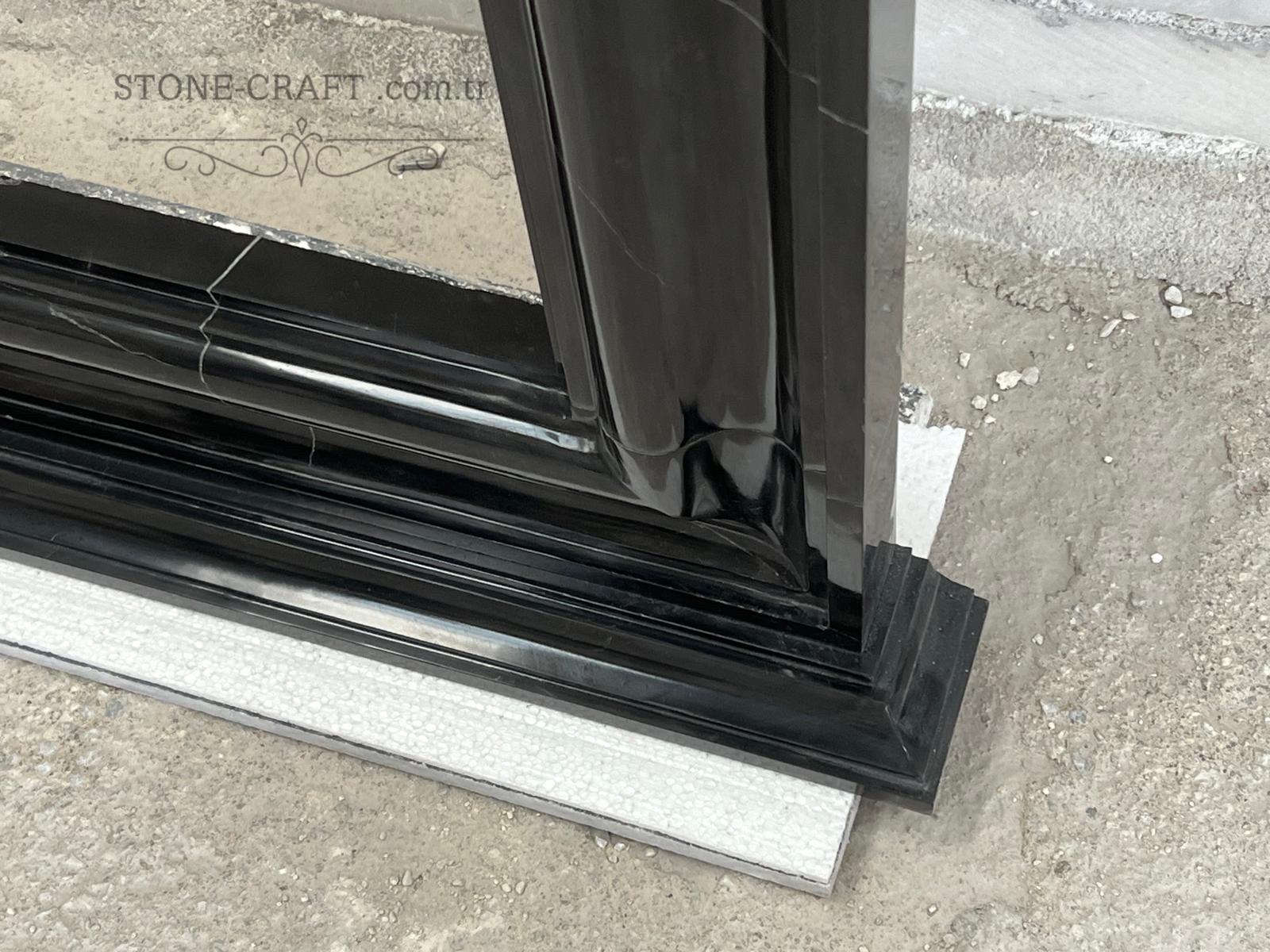 黒大理石の暖炉サラウンド：磨き上げられたモダンなマントルピース、36